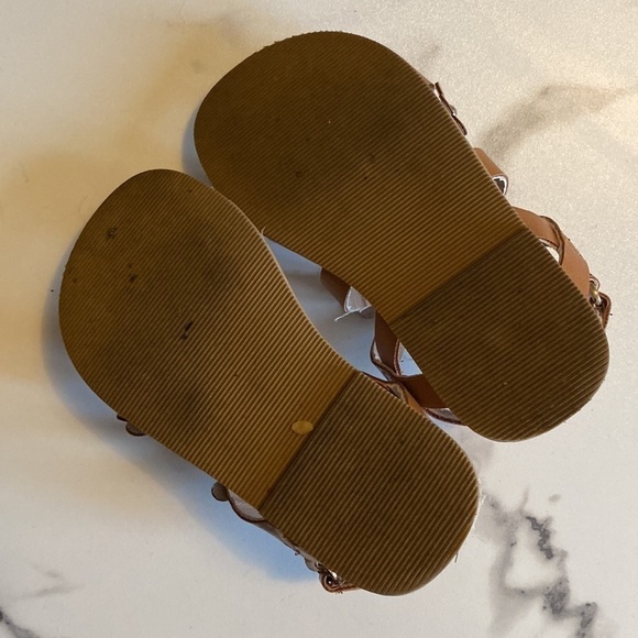 Children’s Place Toddler Flower Strappy Sandal in Tan Briwn with Gold Sz 7 - Picture 5 of 6